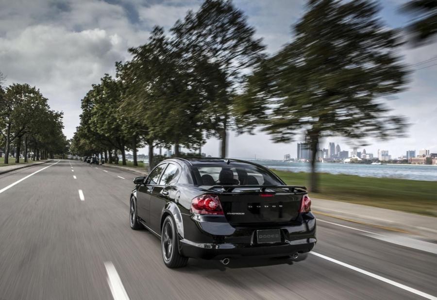  Dodge Avenger Blacktop Edition 2012 года  (фото 22 из 25)
